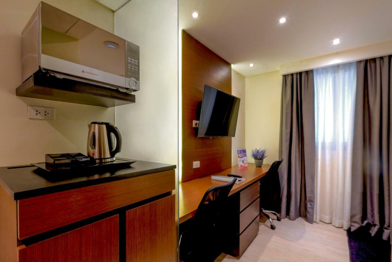 Coro Hotel Makati City Kültér fotó
